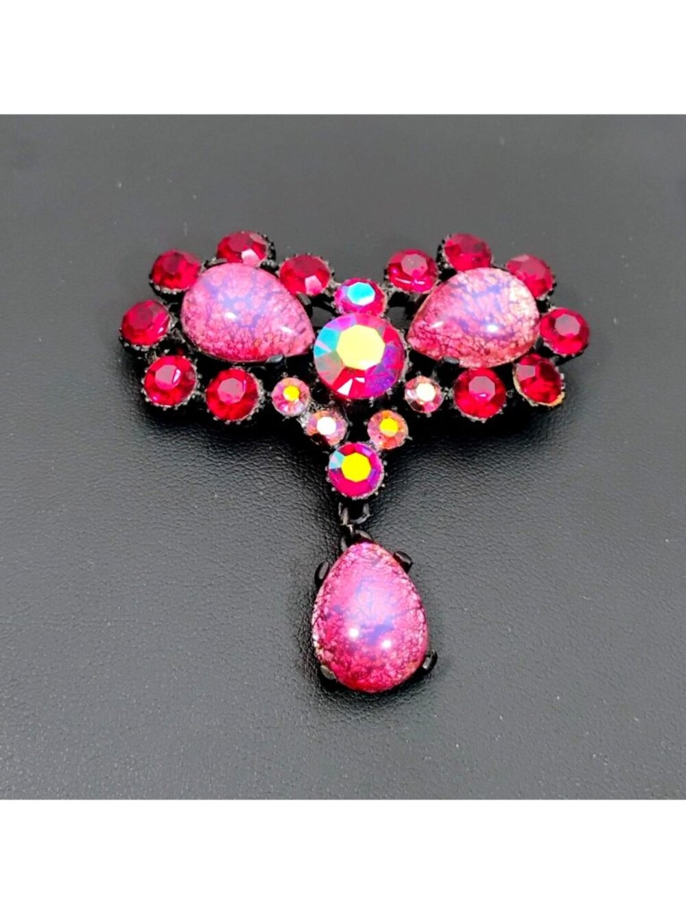 Vtg Claudette japanned pink & red art glass brooch Foiled Art Glass Cat's Eye